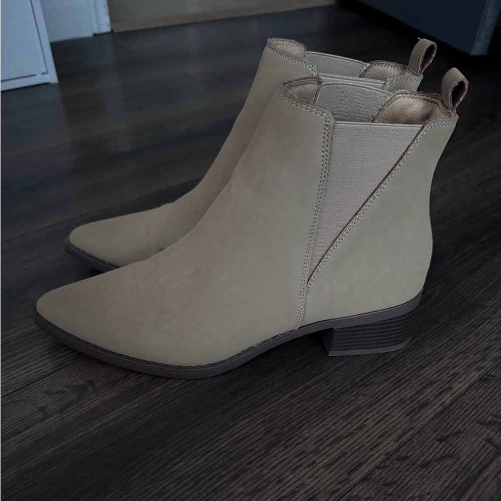 Serra Classic Beige Ankle Booties